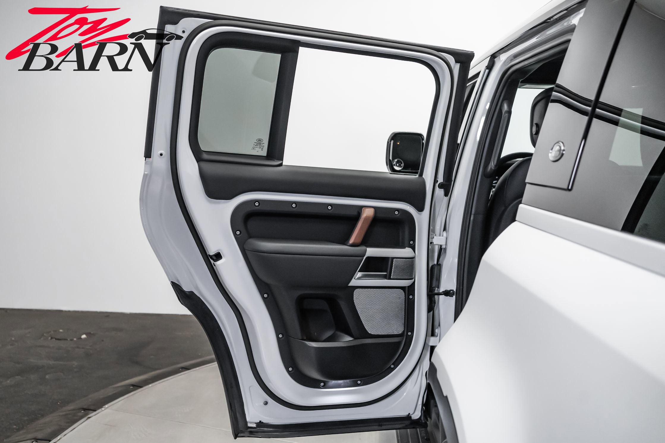 Used 2023 Land Rover Defender 130 SE image 41