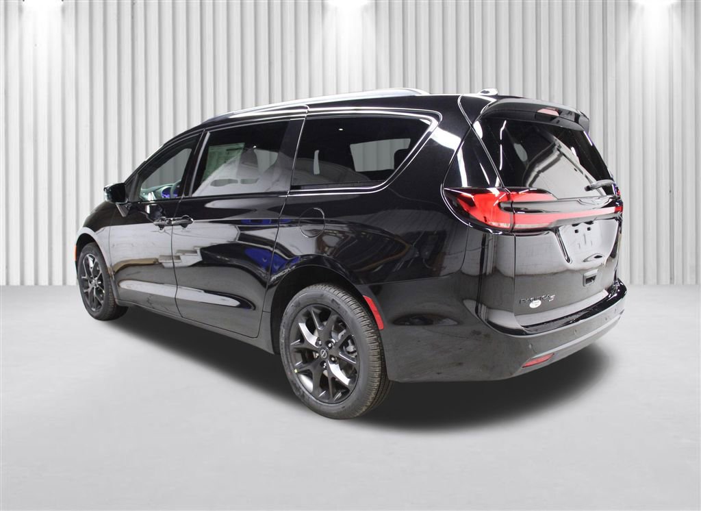 New 2026 Chrysler Pacifica Select image 5
