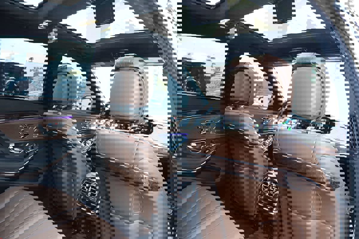 Used 2018 Mercedes-Benz S 560 4MATIC Sedan image 37