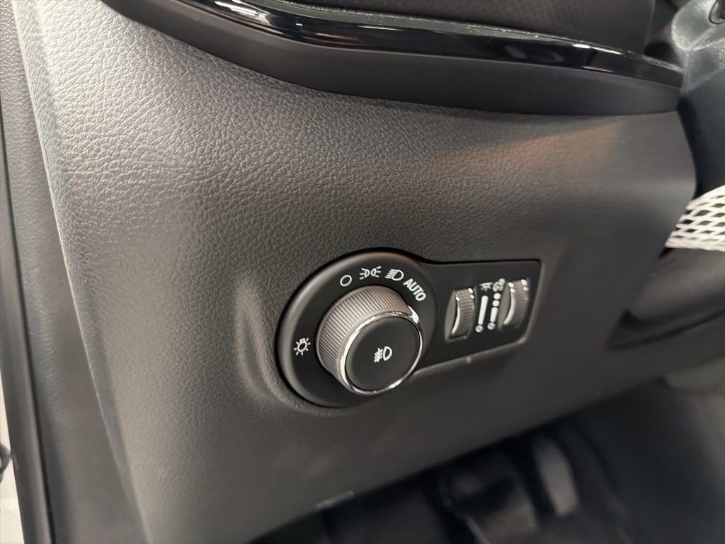 New 2026 Jeep Compass Latitude image 16