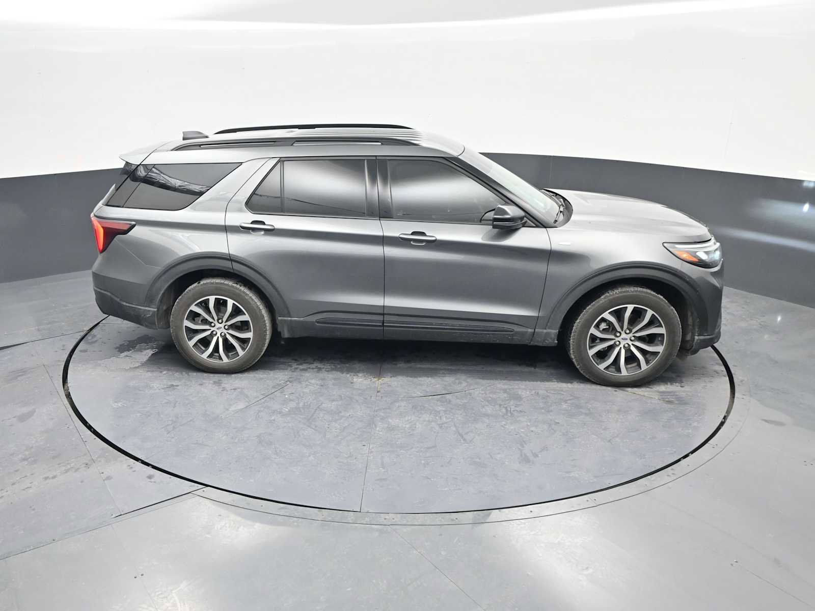 Used 2025 Ford Explorer ST-Line image 34