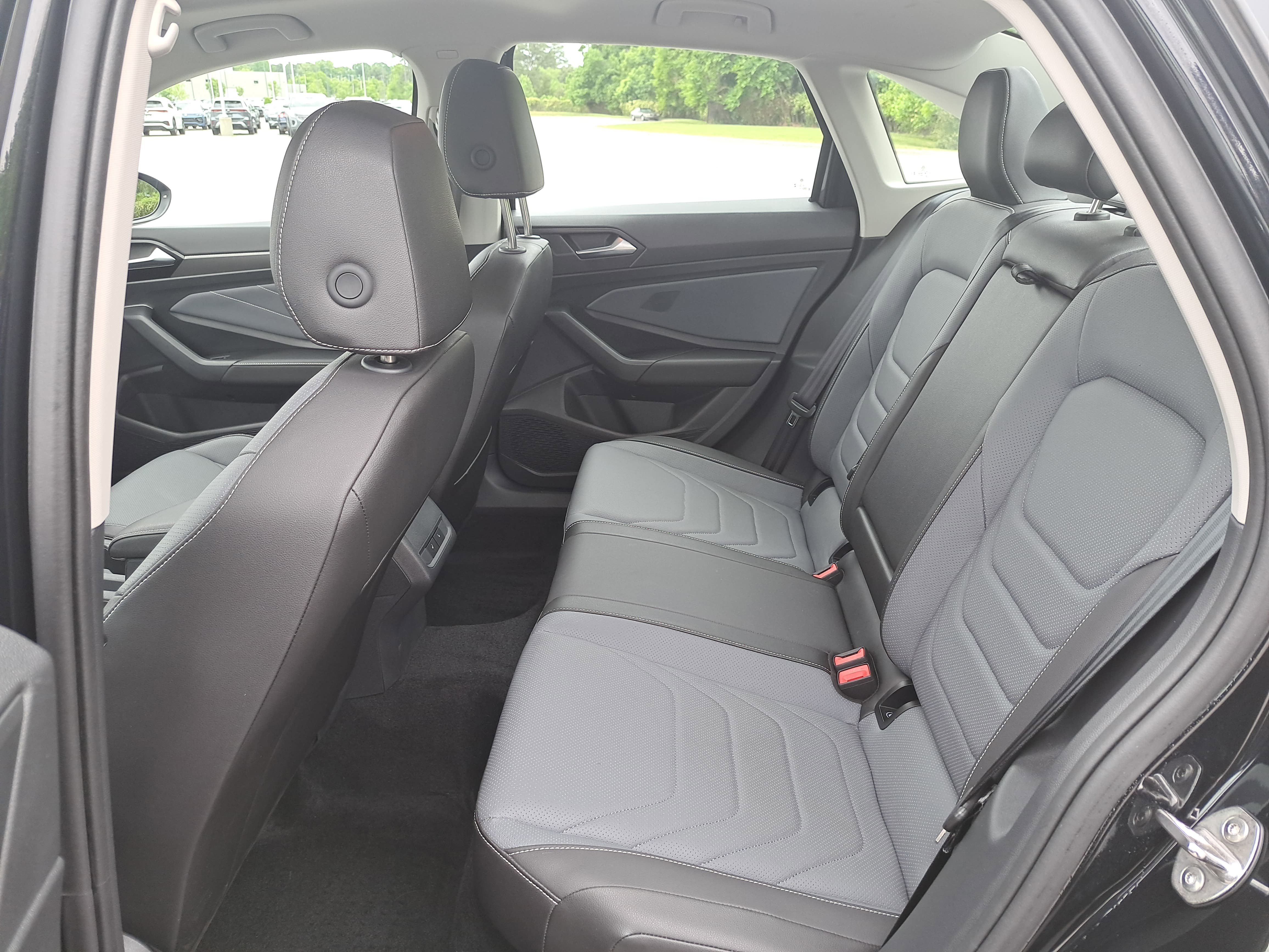 Used 2025 Volkswagen Jetta SEL FWD image 13