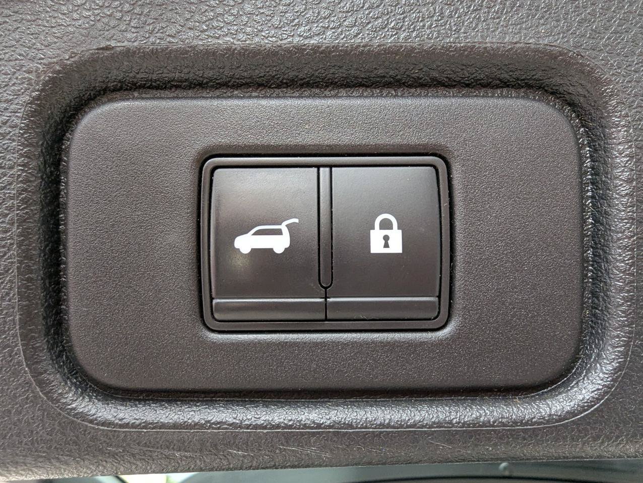 Used 2022 Nissan Pathfinder SL AWD/4WD image 28