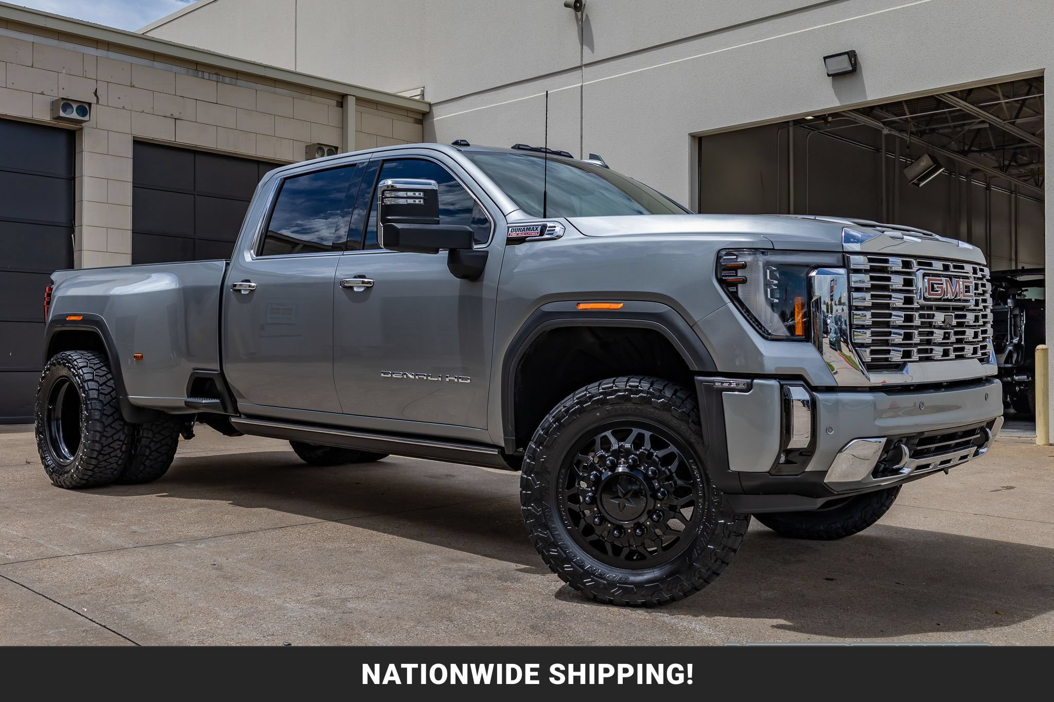 Used 2025 GMC Sierra 3500 Denali w/ Denali Reserve Package AWD/4WD image 1