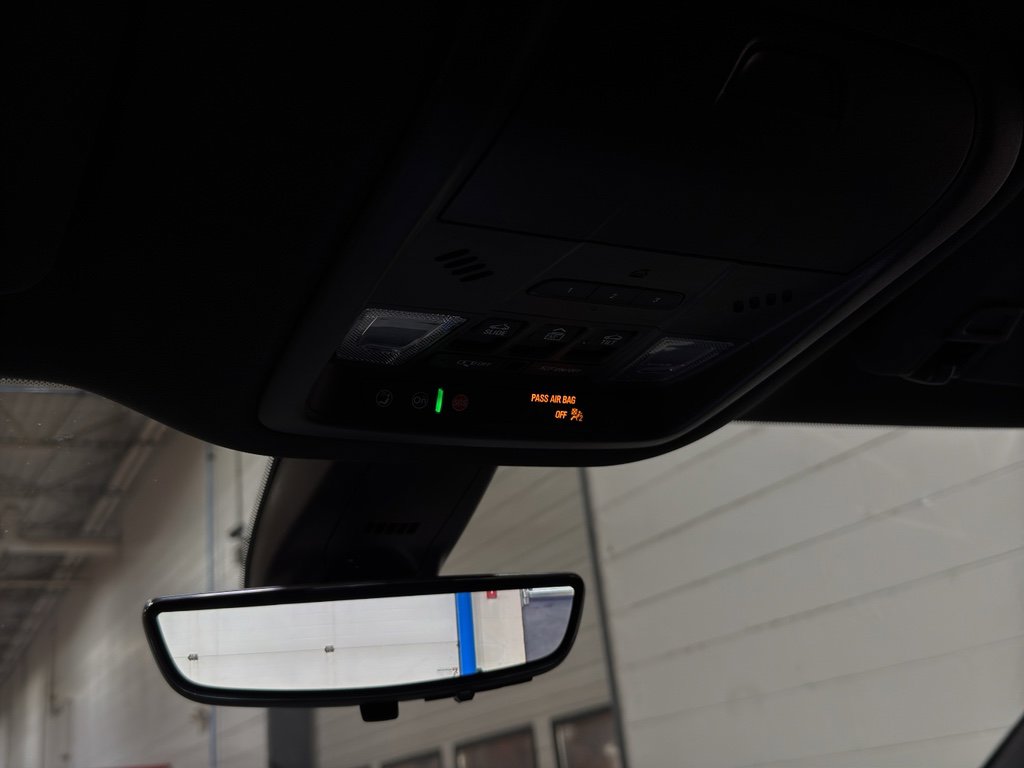 Used 2024 Buick Enclave Avenir image 41