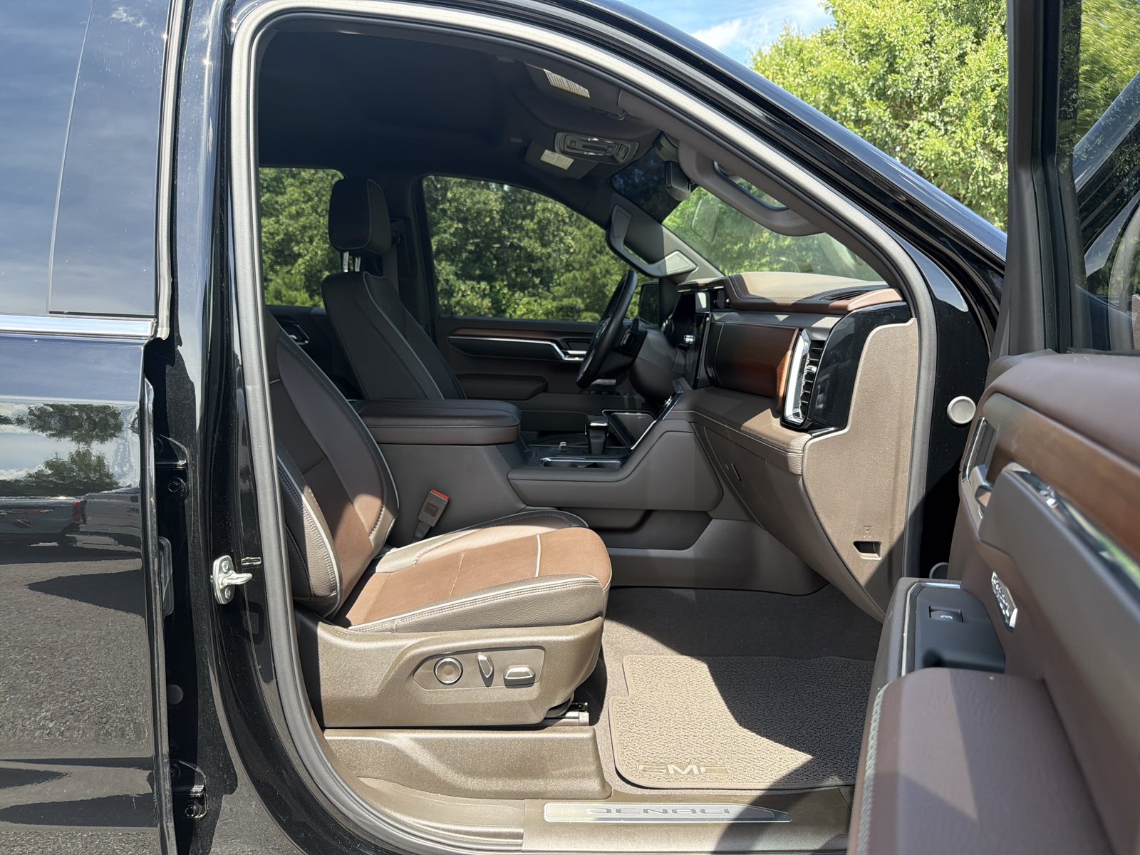 Used 2025 GMC Sierra 1500 Denali AWD/4WD image 32