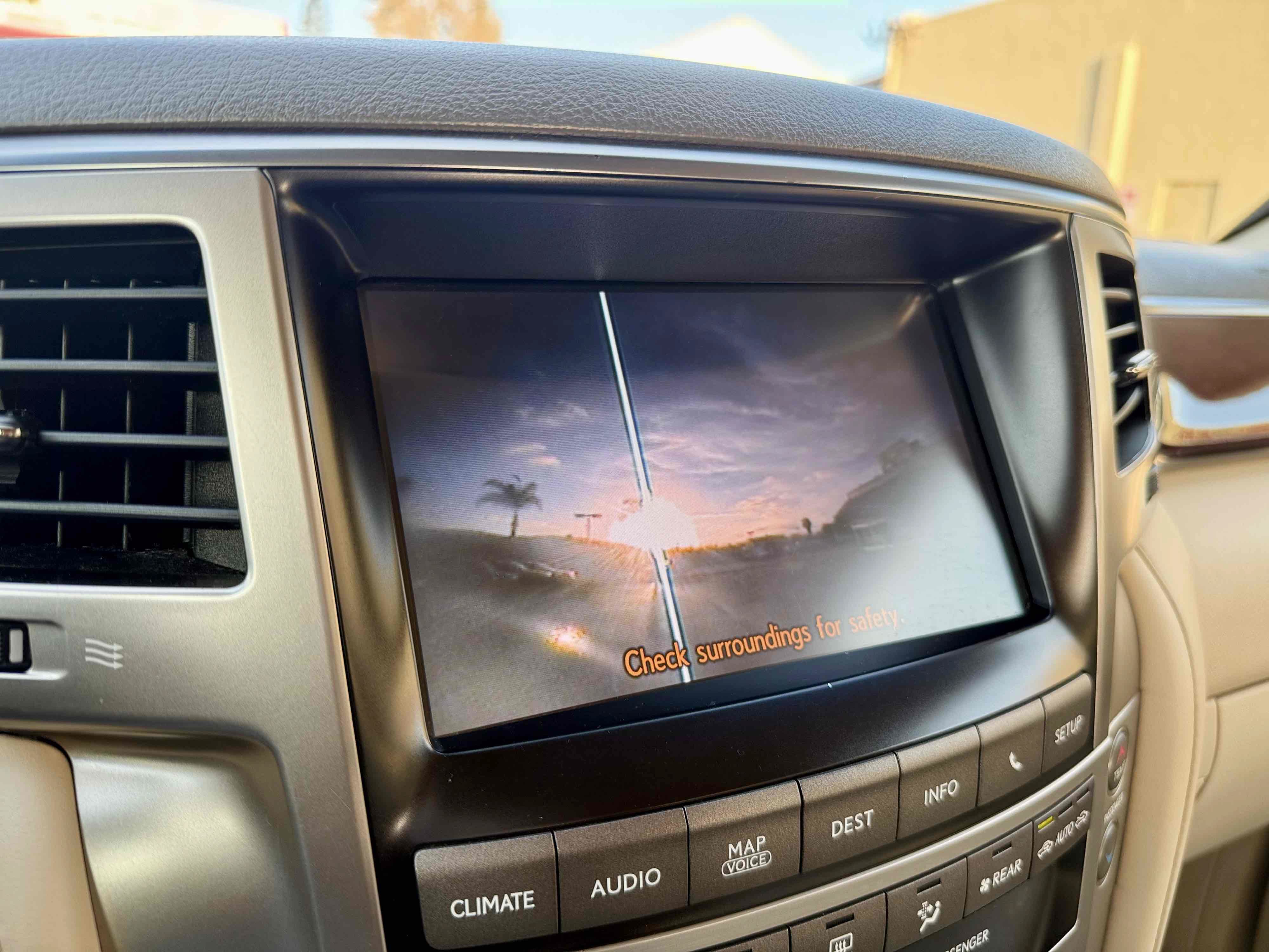 Used 2013 Lexus LX 570 4WD w/ Luxury Pkg image 38