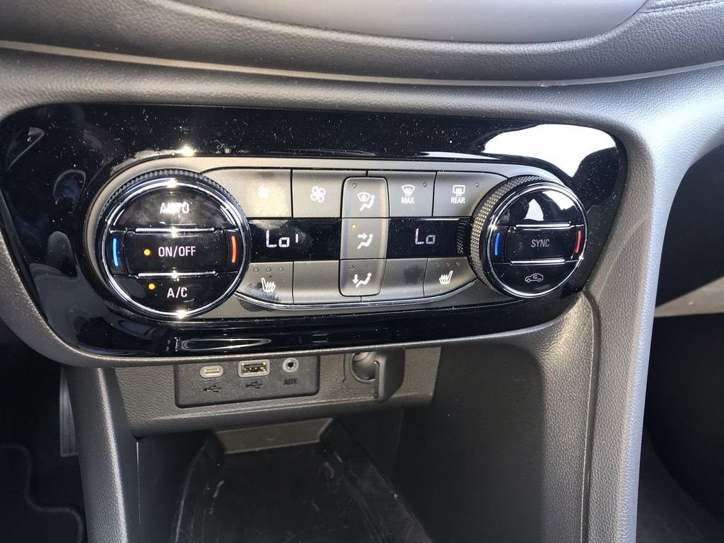 Used 2023 Buick Encore GX Select w/ Sport Touring Package image 18