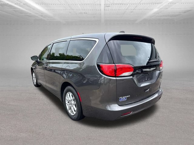 Used 2023 Chrysler Voyager LX FWD image 5