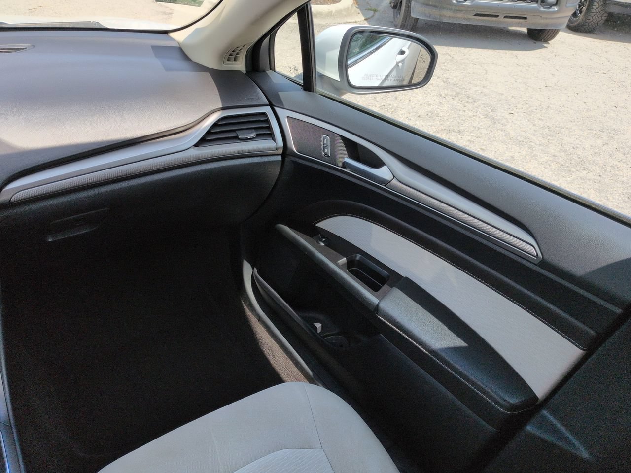Used 2019 Ford Fusion SE w/ Equipment Group 151A FWD image 17