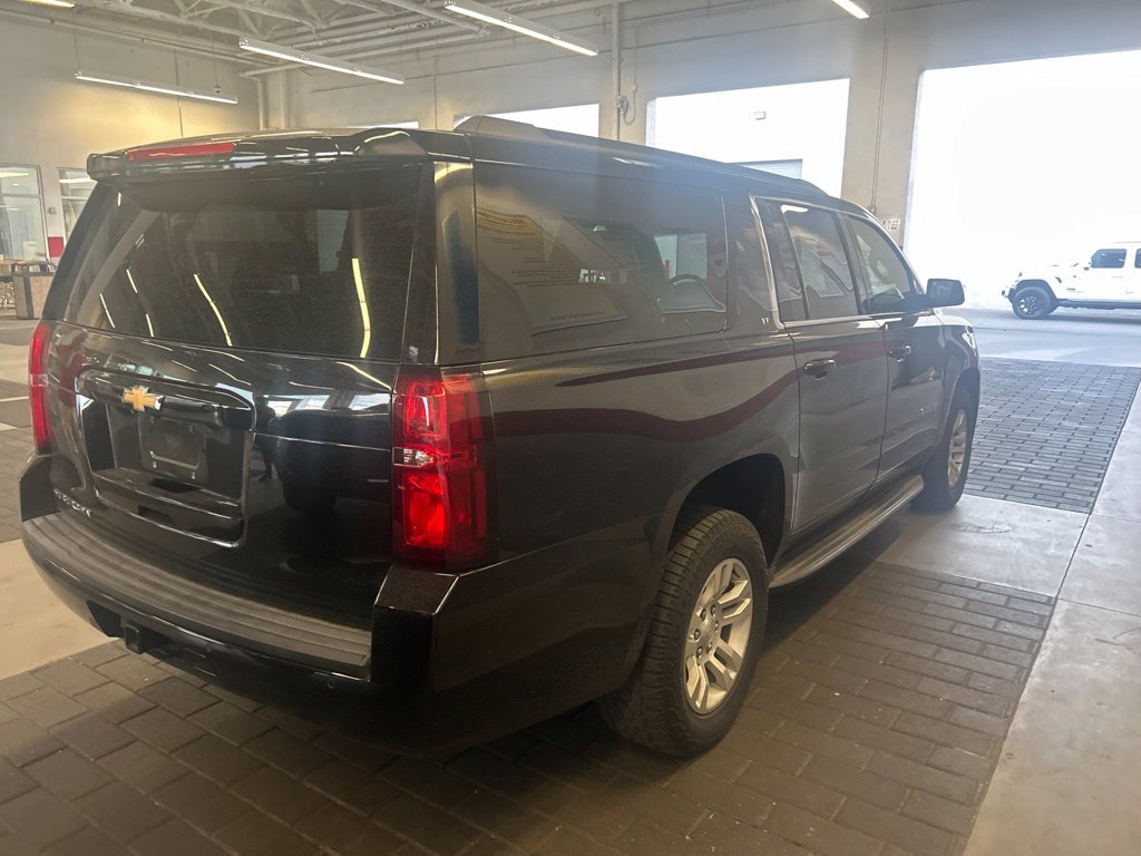 Used 2019 Chevrolet Suburban LT RWD image 3
