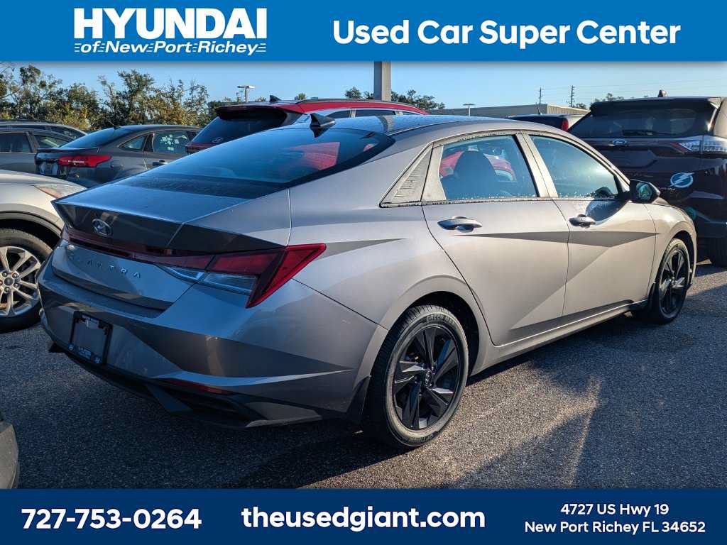 Used 2023 Hyundai Elantra SEL FWD image 2