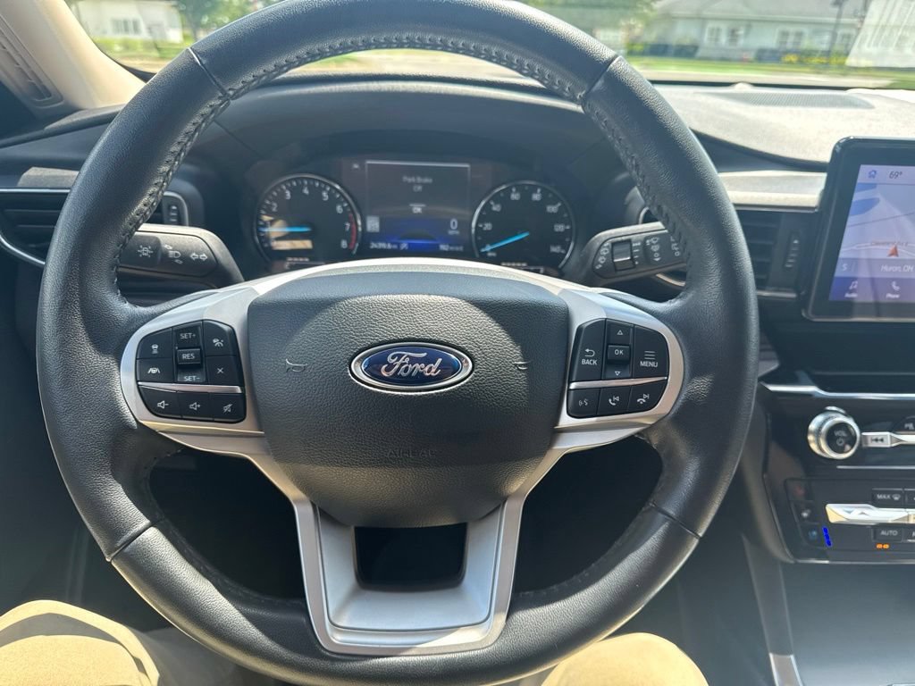 Used 2023 Ford Explorer Limited w/ Equipment Group 301A AWD/4WD image 16