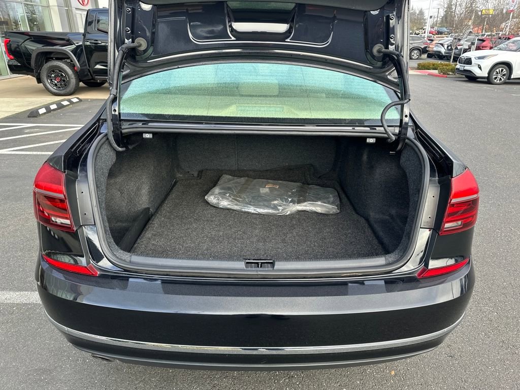 Used 2018 Volkswagen Passat 2.0T SE w/ SE Lighting Package image 26