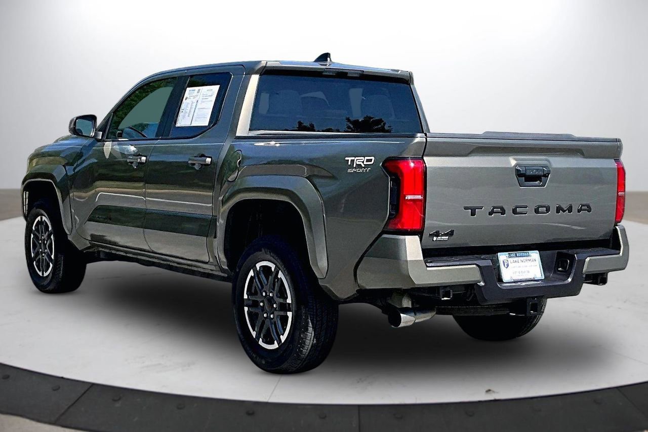 Used 2025 Toyota Tacoma TRD Sport AWD/4WD image 7