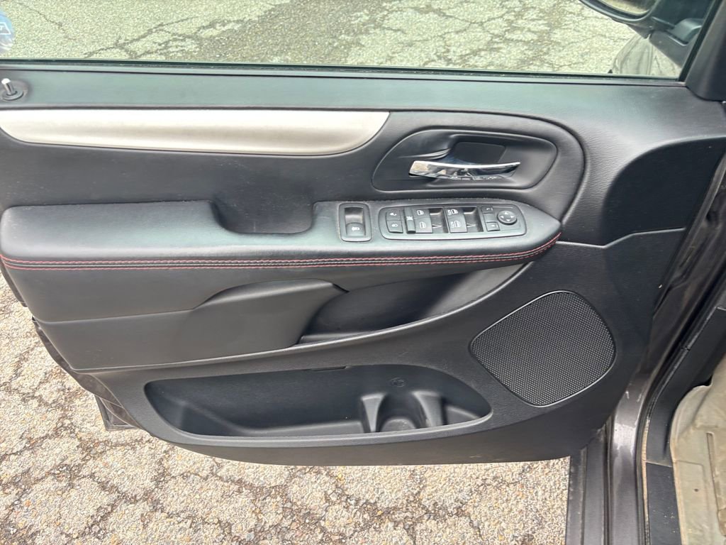Used 2015 Dodge Grand Caravan R/T w/ Driver Convenience Group FWD image 16