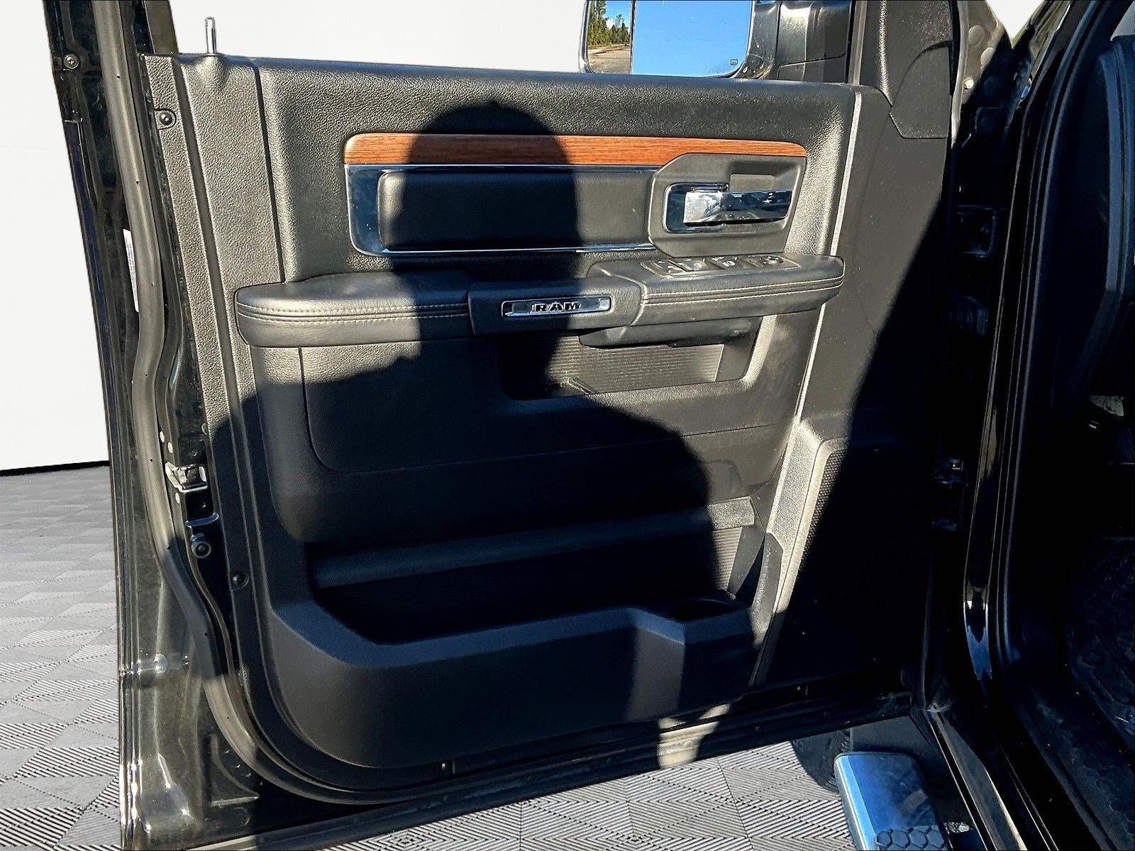 Used 2015 RAM 1500 Laramie w/ Convenience Group AWD/4WD image 23
