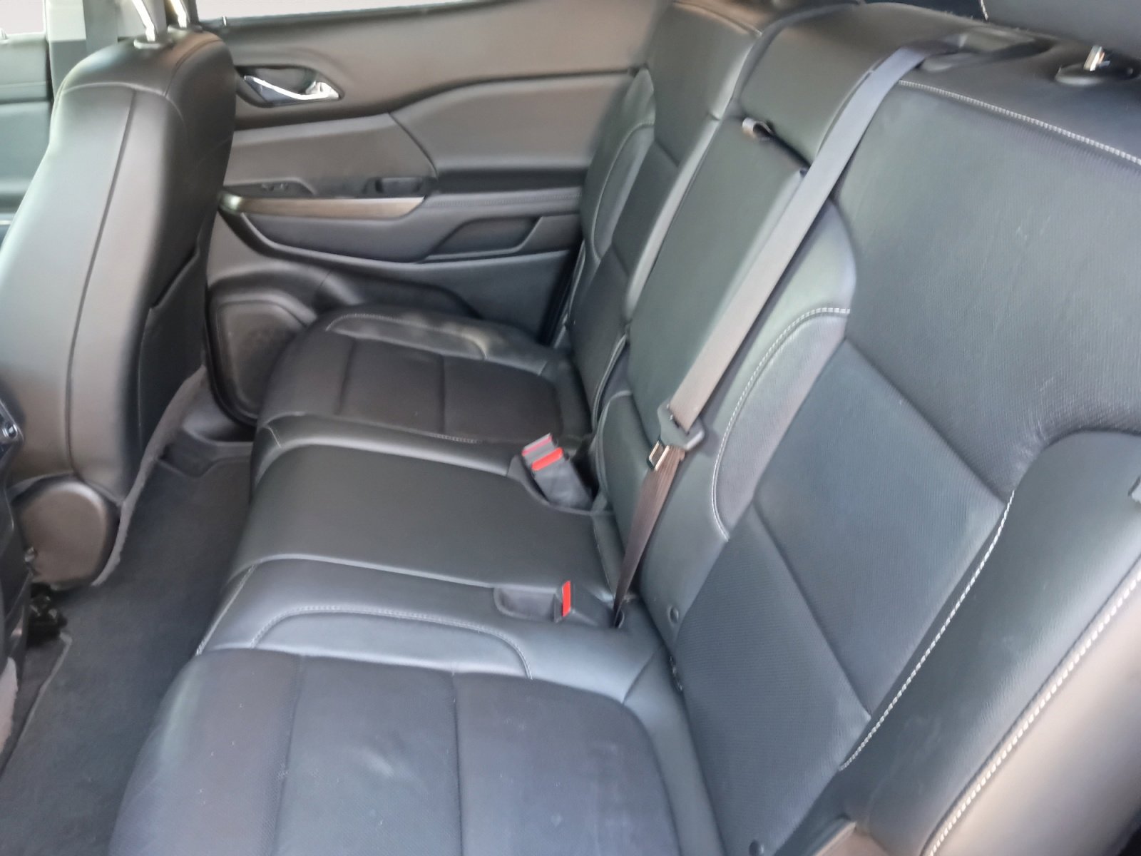 Used 2020 GMC Acadia SLT w/ Driver Alert Package II FWD image 24