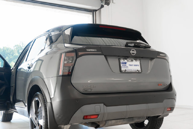 Used 2025 Nissan Kicks SR AWD/4WD image 26