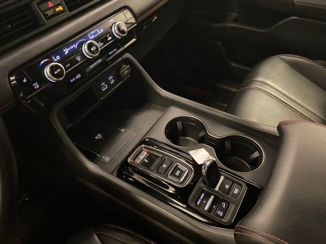 Used 2025 Honda Pilot TrailSport image 13