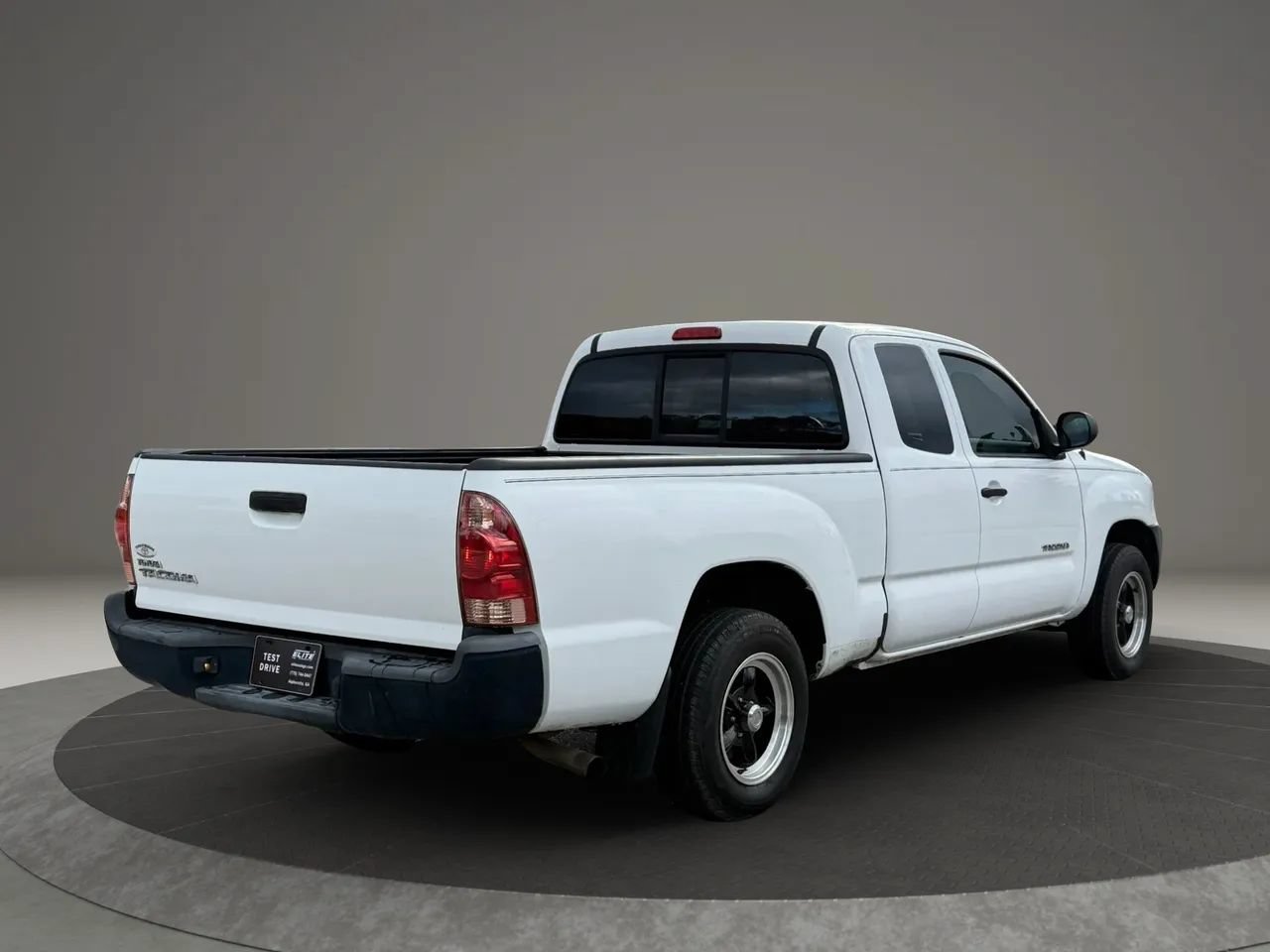 Used 2015 Toyota Tacoma 2WD Access Cab w/ Convenience Package image 4