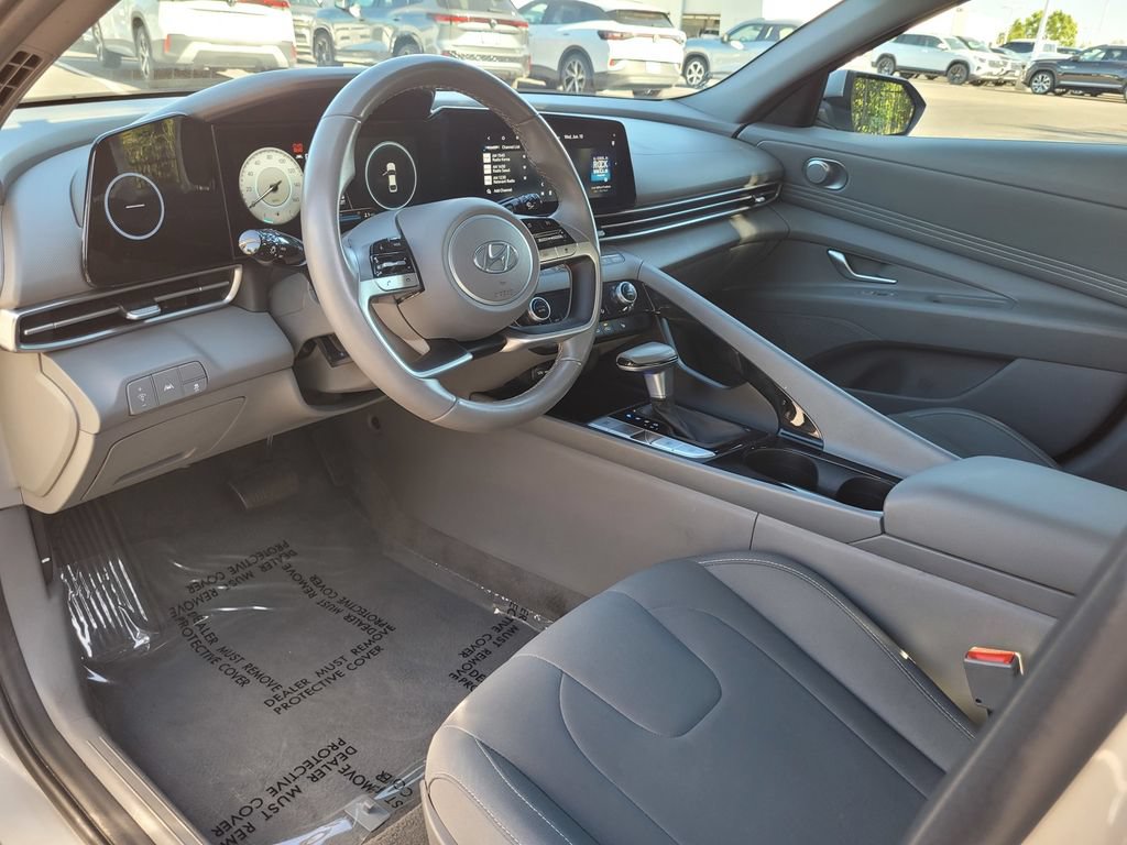 Used 2023 Hyundai Elantra SEL w/ Convenience Package FWD image 11
