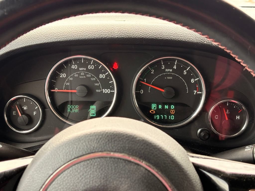 Used 2012 Jeep Wrangler Unlimited Sahara AWD/4WD image 14