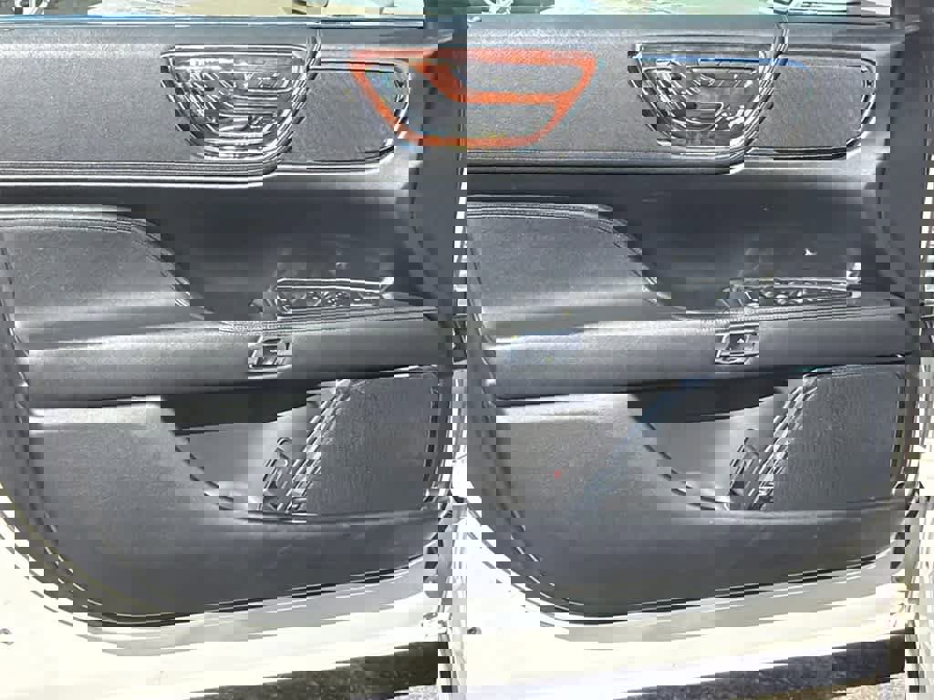 Used 2017 Lincoln Continental Reserve image 11