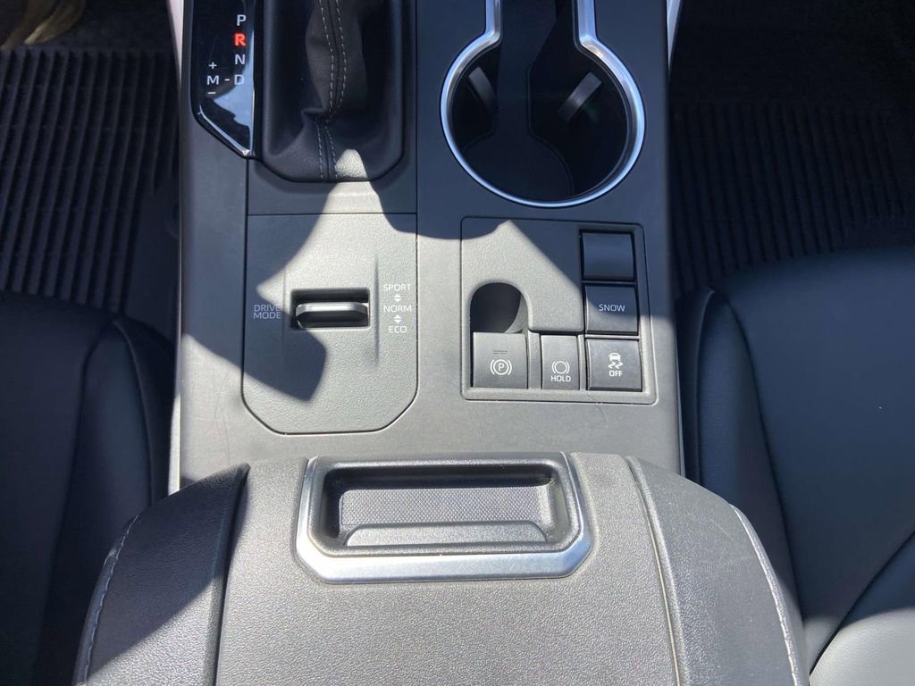 Used 2025 Toyota Highlander XLE image 27