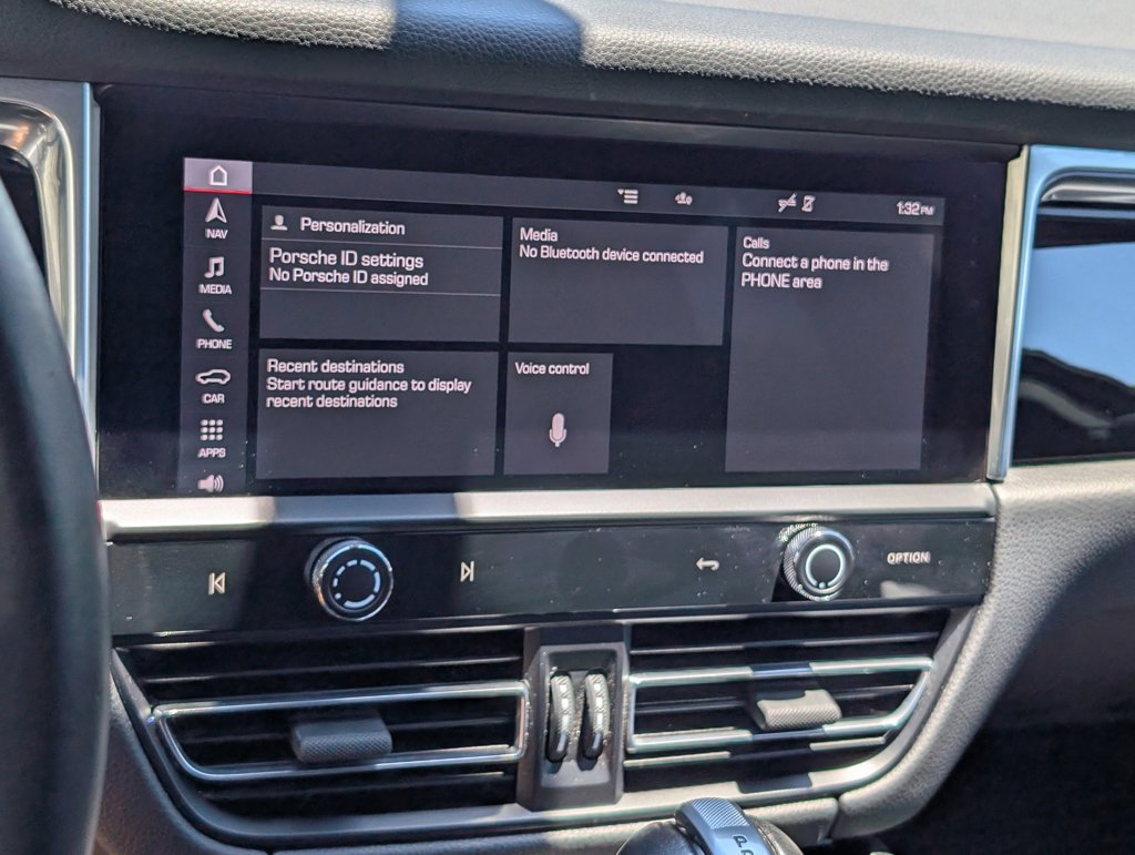 Certified 2024 Porsche Macan AWD/4WD image 15