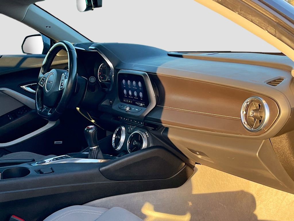 Used 2023 Chevrolet Camaro LT w/ Technology Package image 27