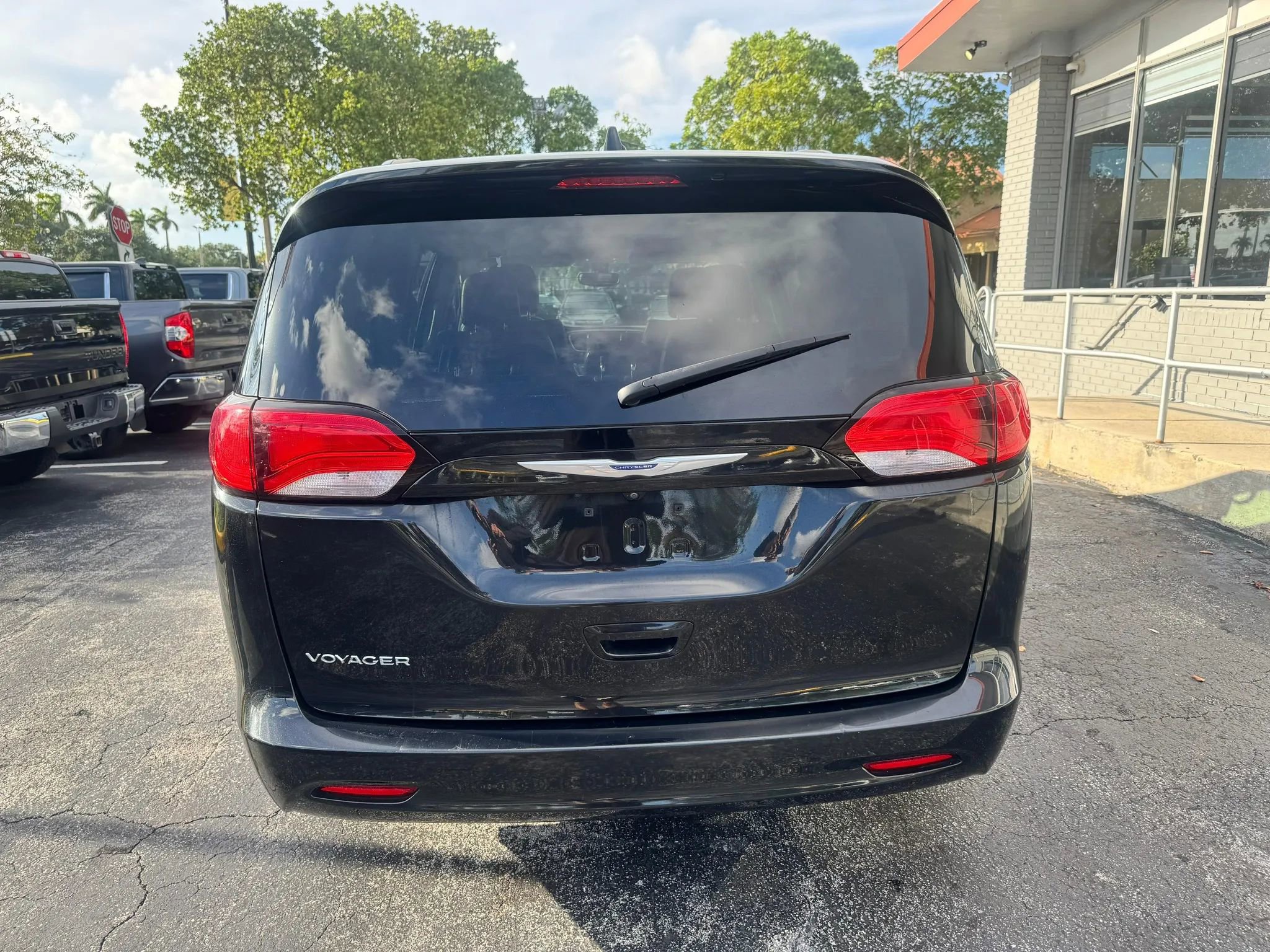 Used 2020 Chrysler Voyager Lxi FWD image 6