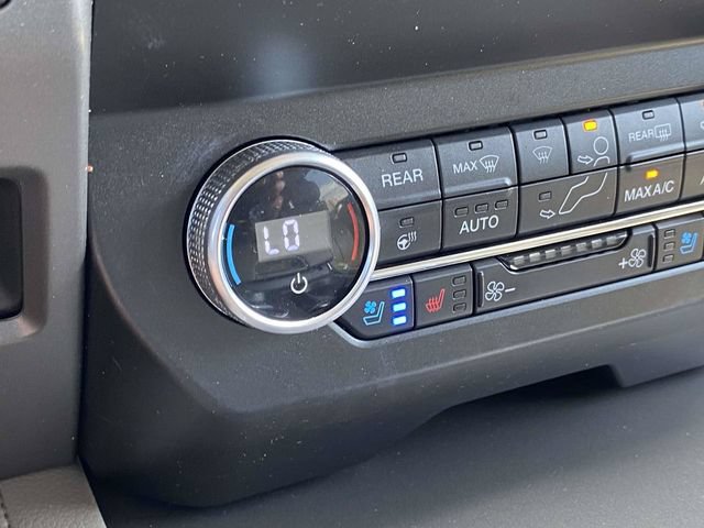 Used 2020 Ford Expedition XLT w/ Equipment Group 202A AWD/4WD image 28