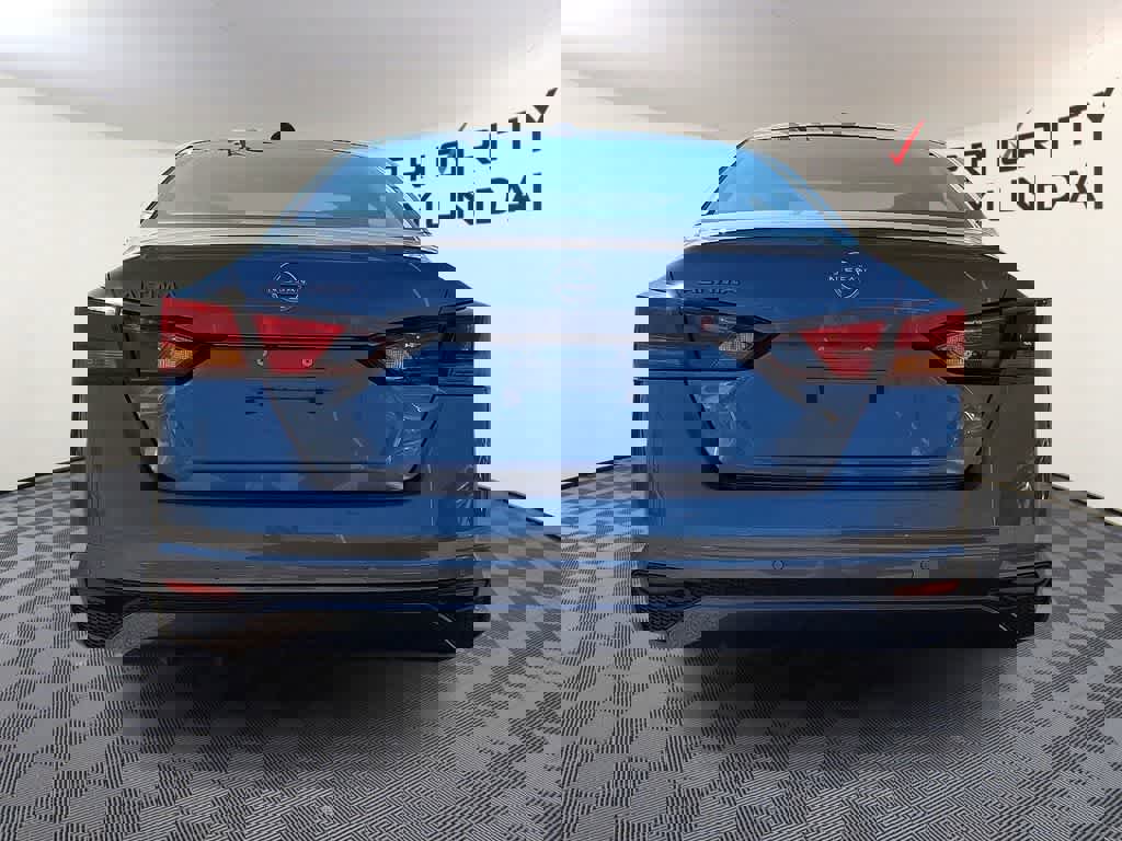 Used 2025 Nissan Altima 2.5 SV image 5