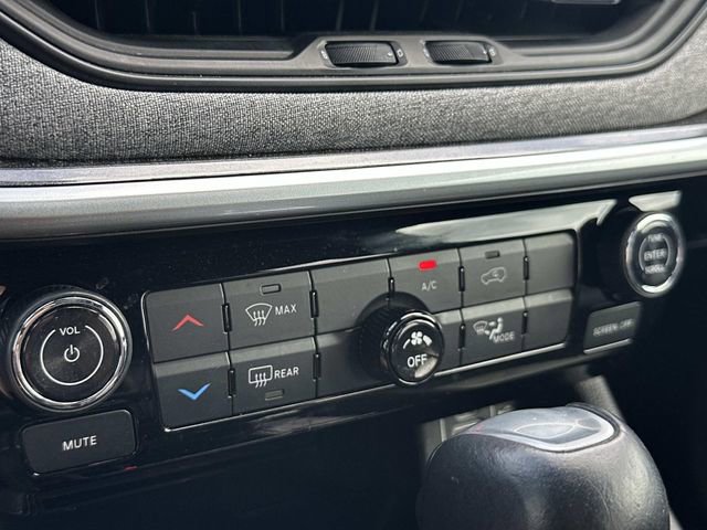 Used 2023 Jeep Compass Latitude image 28
