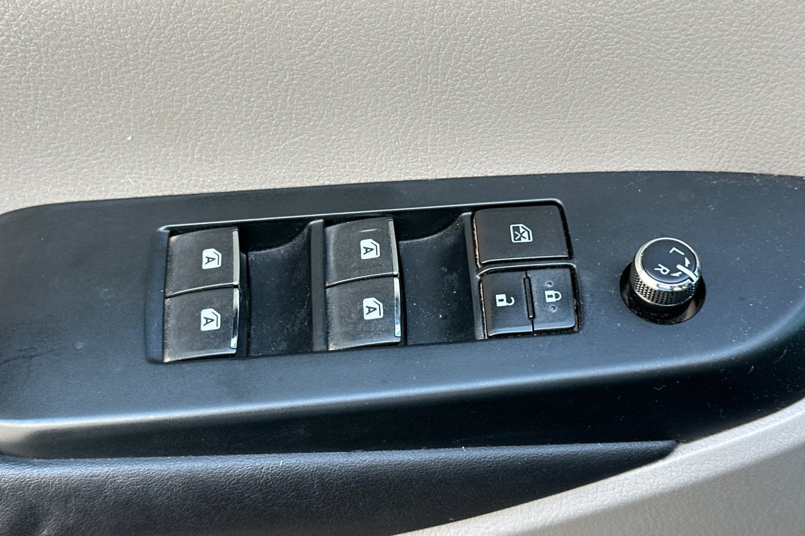 Used 2016 Toyota Highlander Limited AWD/4WD image 12