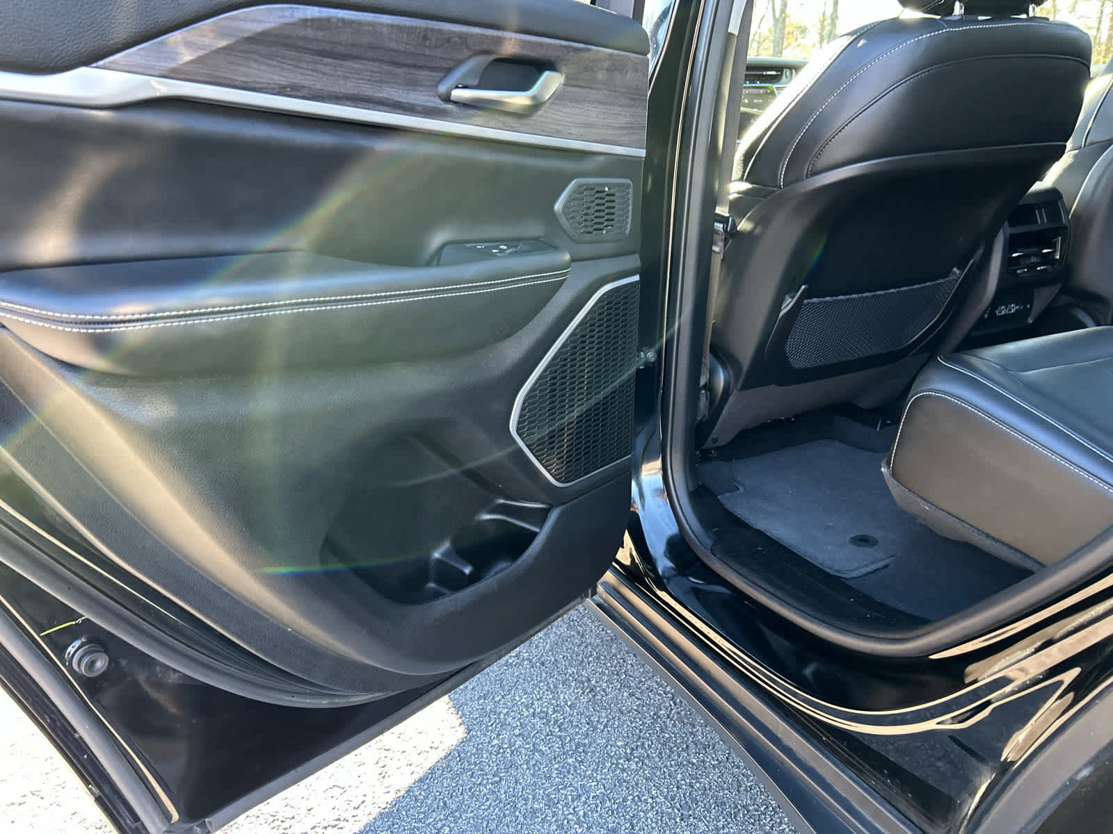 Used 2023 Jeep Grand Cherokee 4WD 4xe image 37