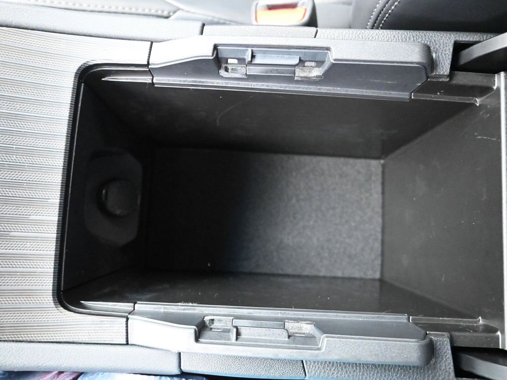 Used 2021 Toyota Venza Limited image 19