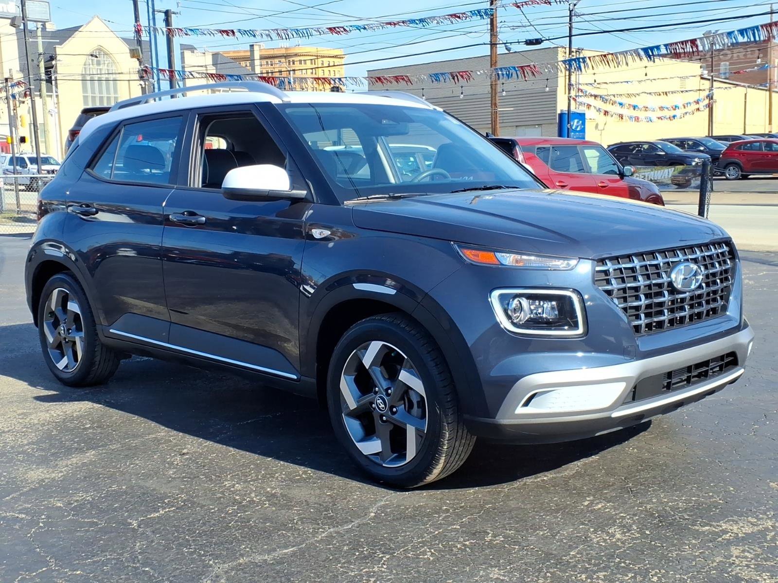 Certified 2023 Hyundai Venue Limited FWD image 3