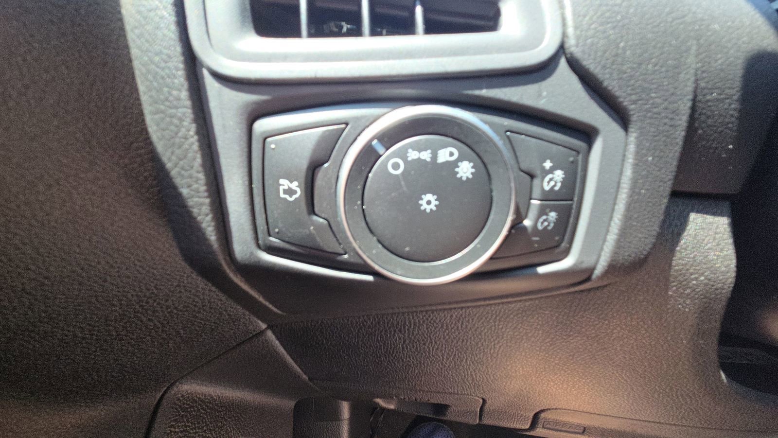 Used 2018 Ford Focus SE image 26