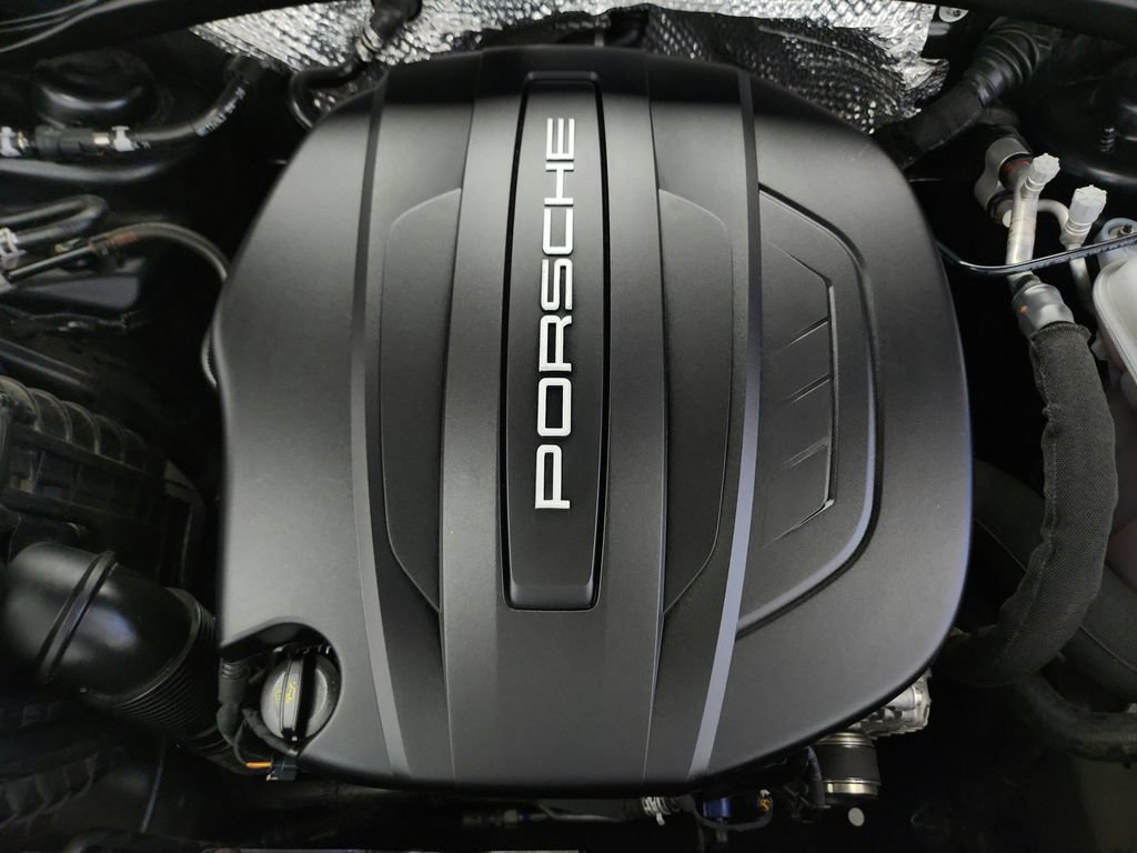 Used 2018 Porsche Macan Sport Edition AWD/4WD image 35