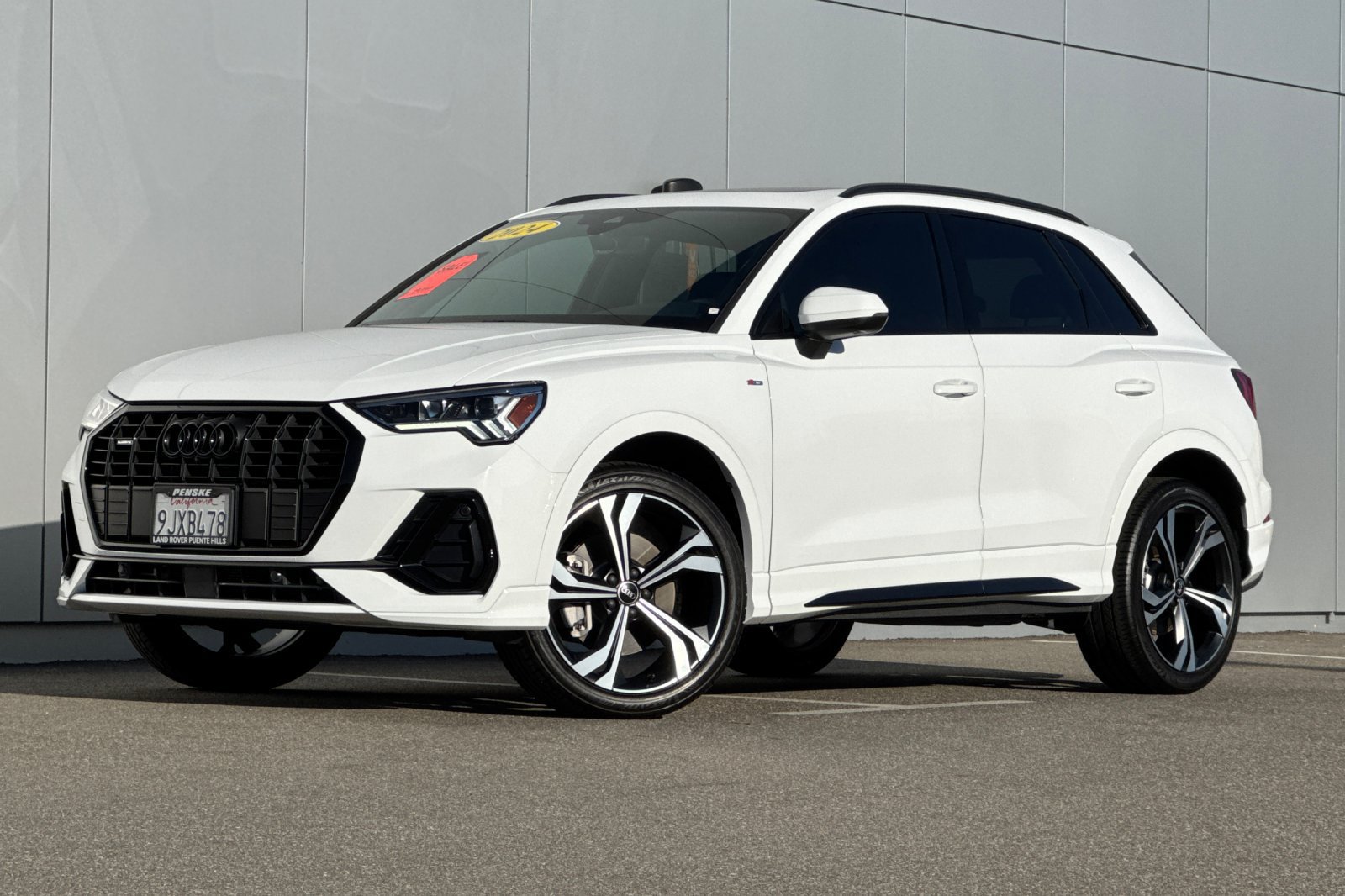 Used 2024 Audi Q3 2.0T Premium Plus w/ Premium Plus Package AWD/4WD image 1