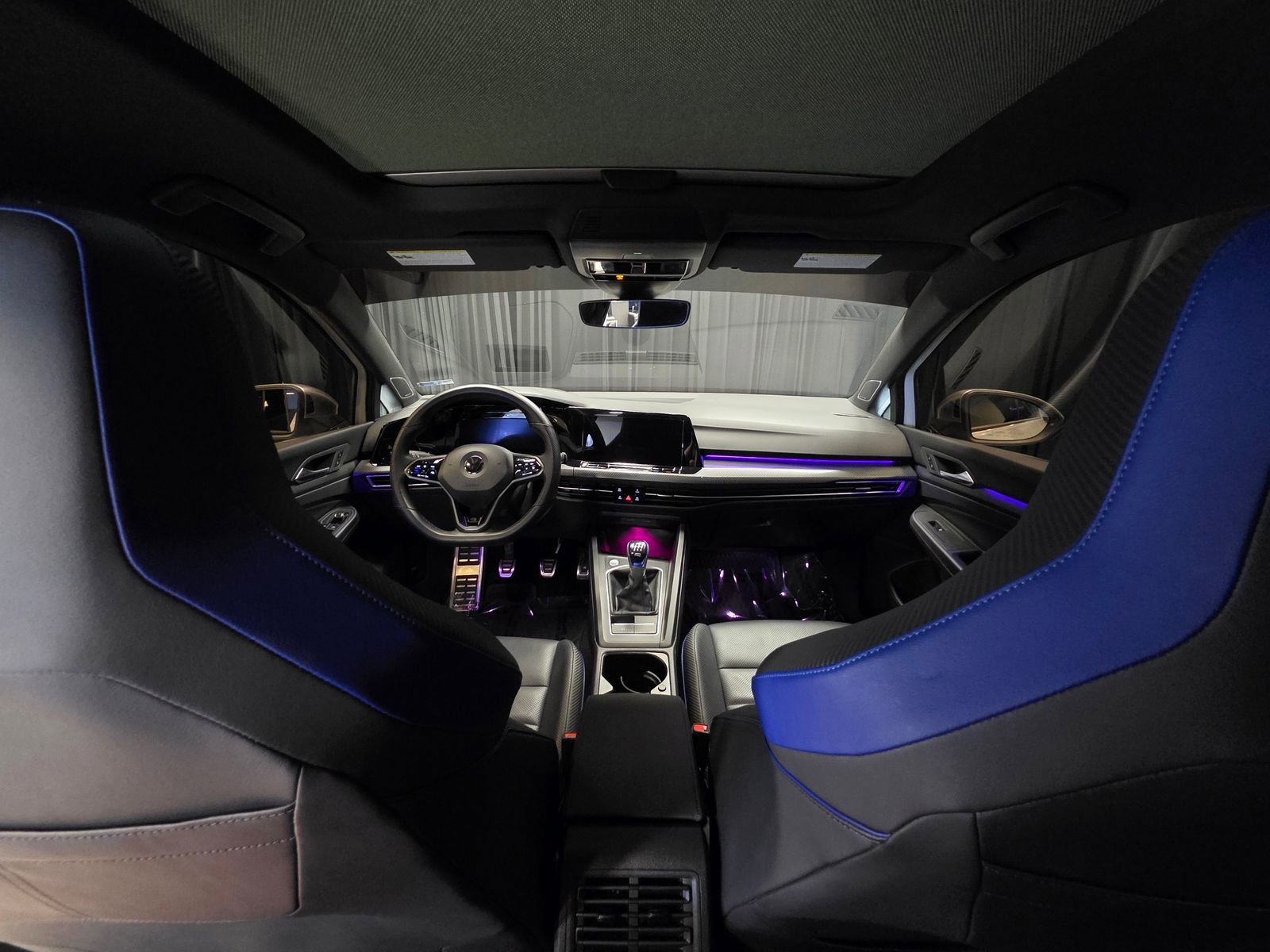 Used 2022 Volkswagen Golf R image 2