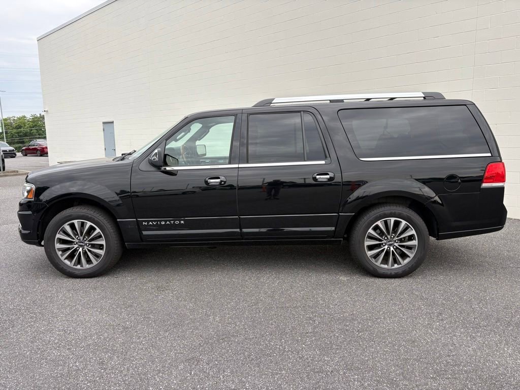 Used 2016 Lincoln Navigator L Select AWD/4WD image 7