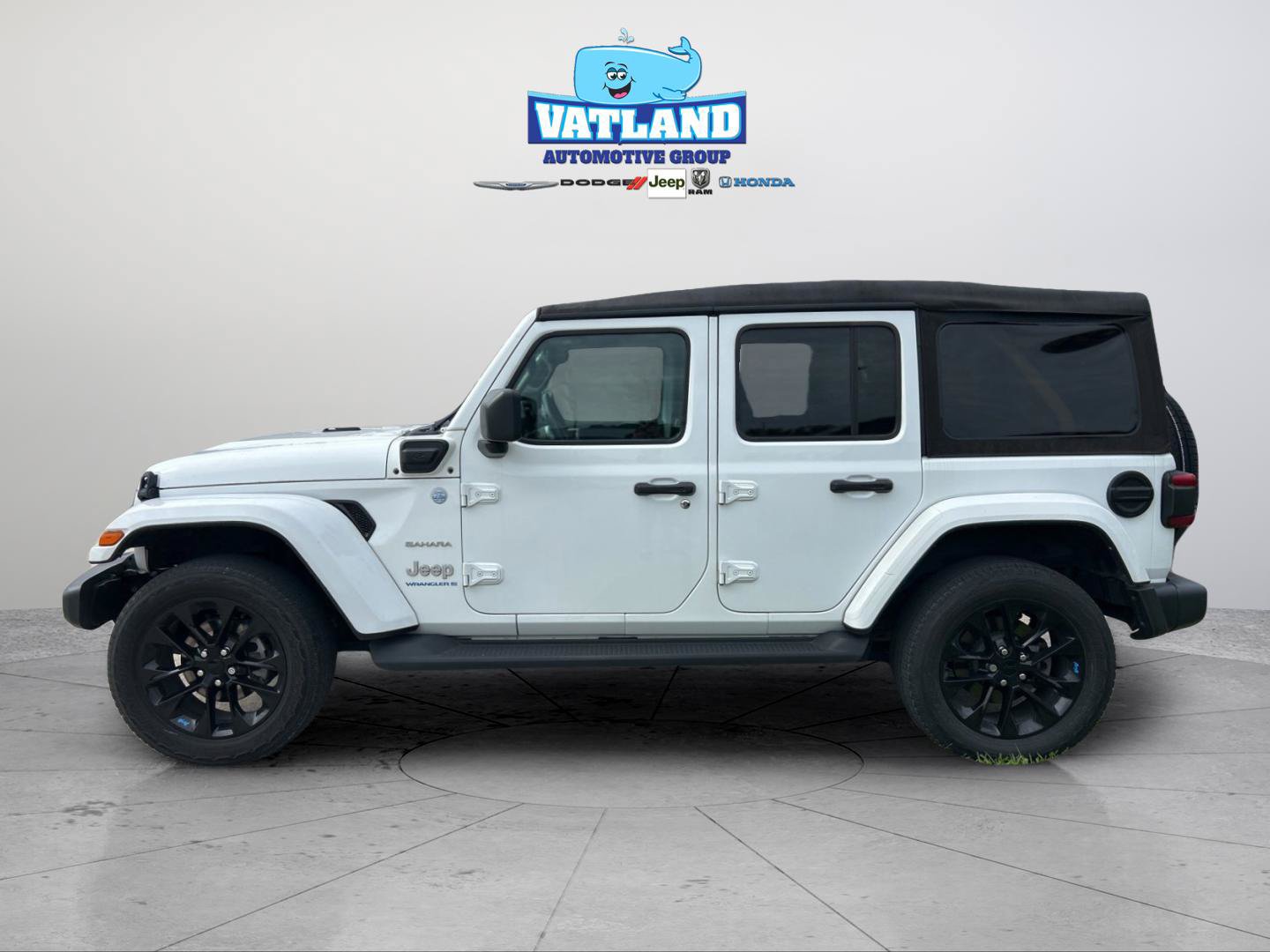 Certified 2023 Jeep Wrangler Unlimited Sahara w/ Cold Weather Group AWD/4WD image 2