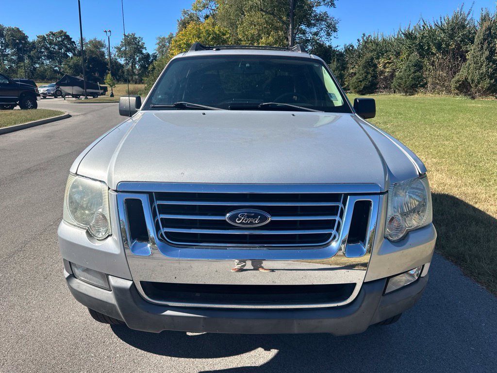 Used 2010 Ford Explorer Sport Trac XLT AWD/4WD image 2
