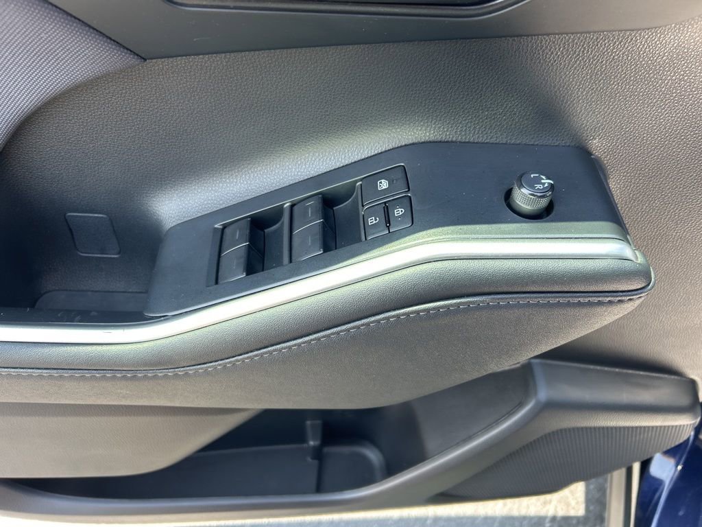 Used 2023 Toyota Highlander L image 4