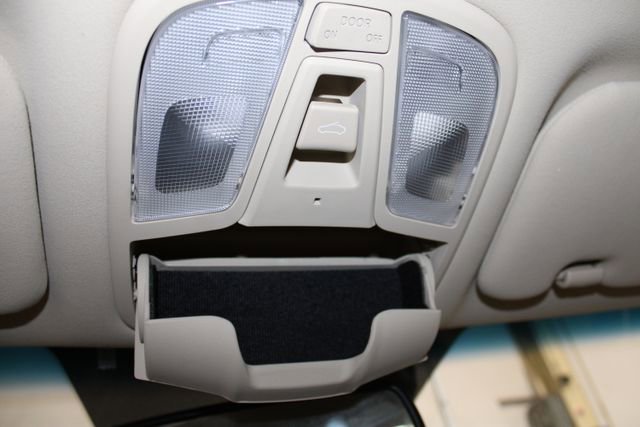 Used 2016 Kia Cadenza Premium image 23