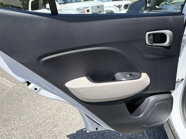 Used 2025 Hyundai Venue SEL FWD image 12