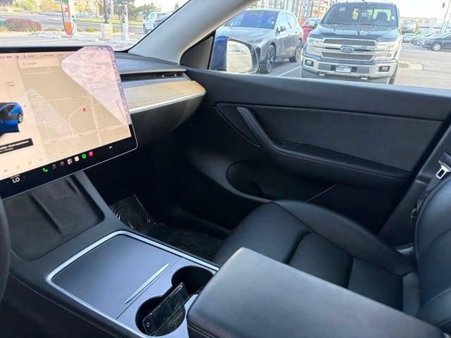 Used 2021 Tesla Model Y Long Range AWD/4WD image 25